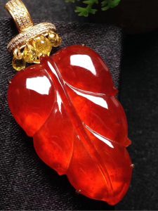 辨别红翡翠的一些经验 天然红翡翠与烧红翡翠的区别