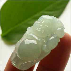 浅绿色的翡翠好吗？翡翠的种类与价格