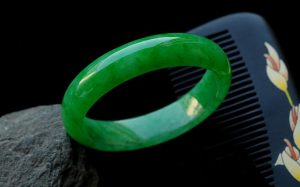 保养翡翠应该避免的3大误区